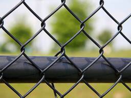 Сетка-рабица D= 0,6-5 мм, Размер ячейки: 50х50; 35х35…, Раскрой: 1.5х10; 1.8х10…, Покрытие